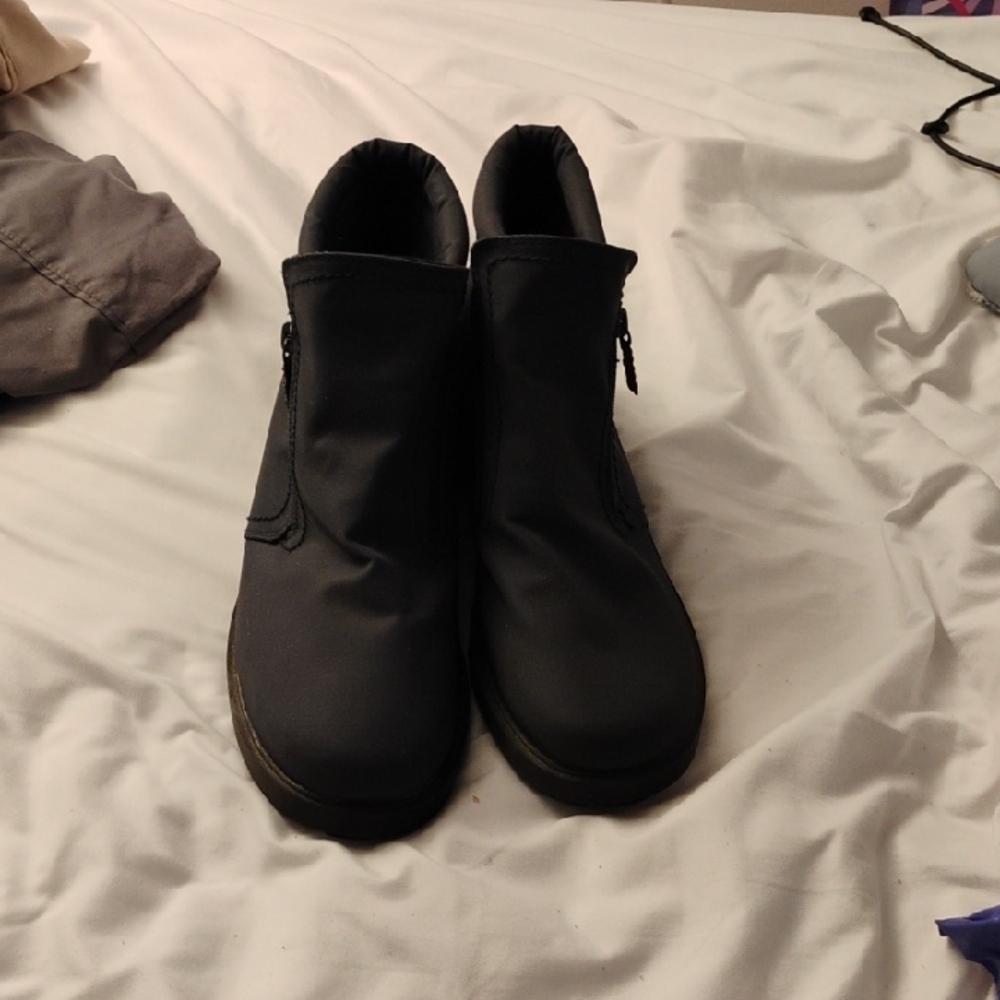 Totes Black Winter Rain Boots Sleek Design